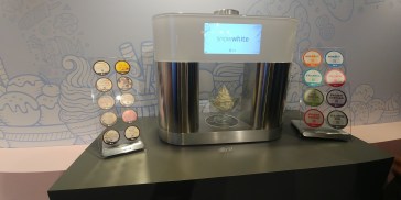 Snow White Ice Cream machine by LG